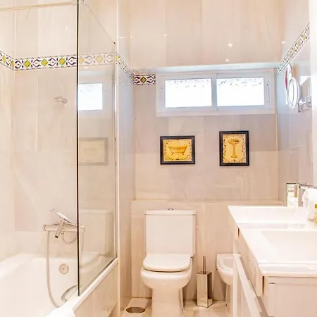 Cozy Penthouse On Golden Mile's Heart