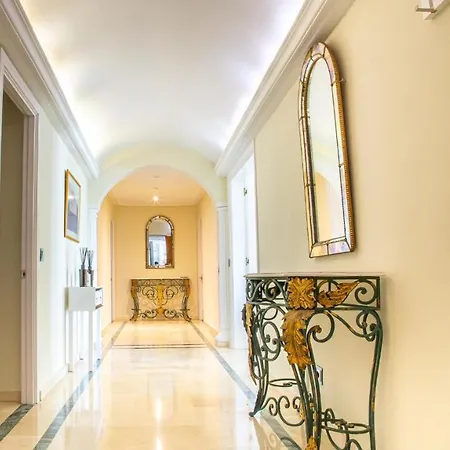 Apartment Cozy Penthouse On Golden Mile's Heart